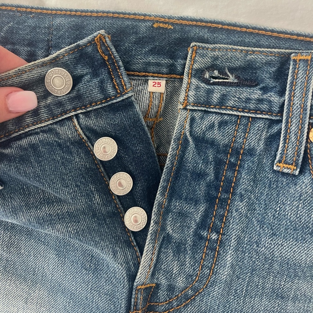 Levi’s Jean Shorts - Picture 2 of 3